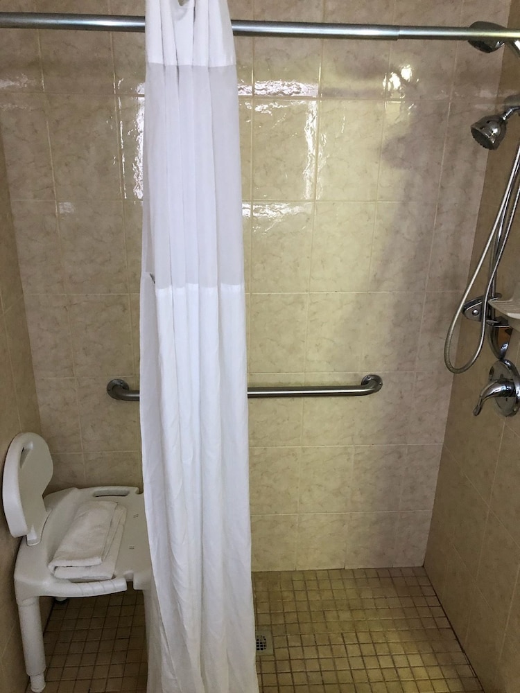 Howard Johnson by Wyndham Winter Haven FL - photo 38