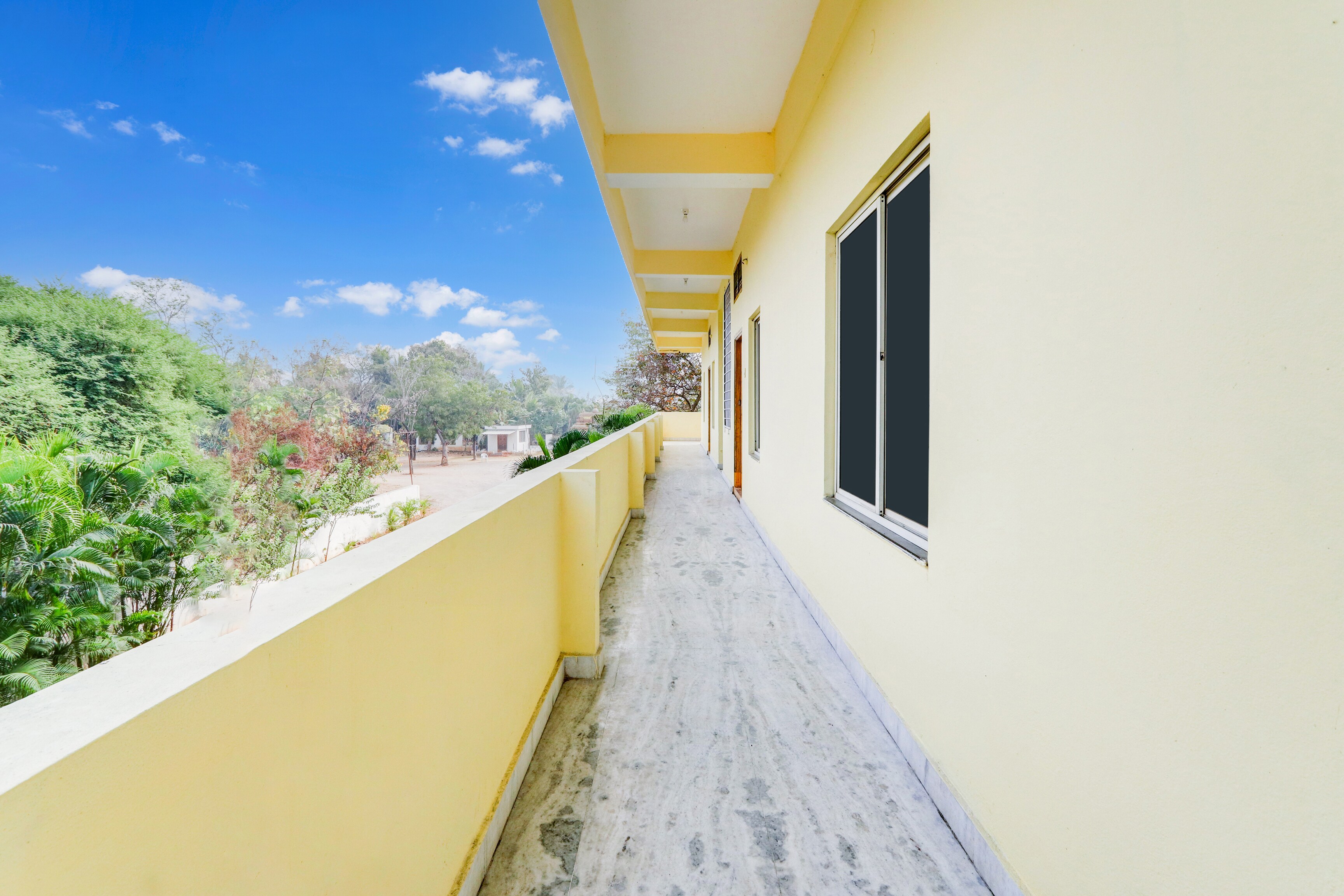 Super Hotel O Shine Inn — hotel in Warangal