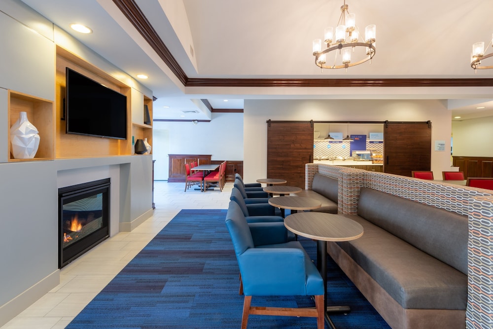 Holiday Inn Express State College at Williamsburg Square by IHG - photo 36