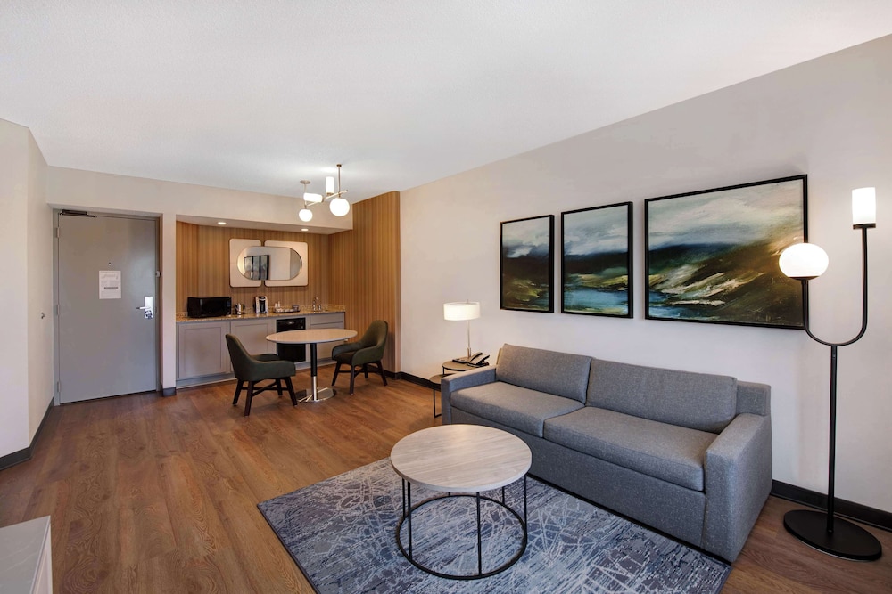DoubleTree Suites by Hilton Raleigh Durham - photo 14