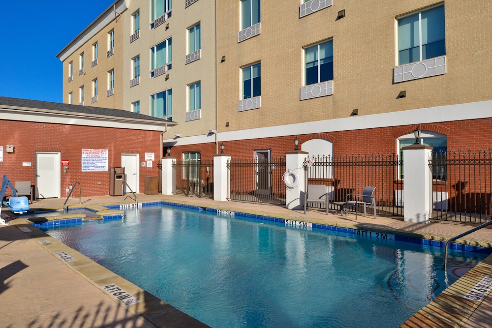 Holiday Inn Express Hotel & Suites Royse City by IHG - photo 36