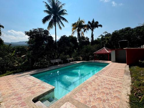 Finca Villa Rosita Tu Paraíso Campestre cerca de Bogotá — 4-Star Luxury Hotel in La Mesa, Colombia