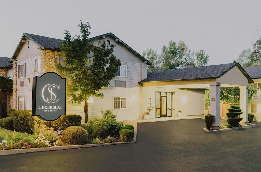 Creekside Inn & Suites - photo 38