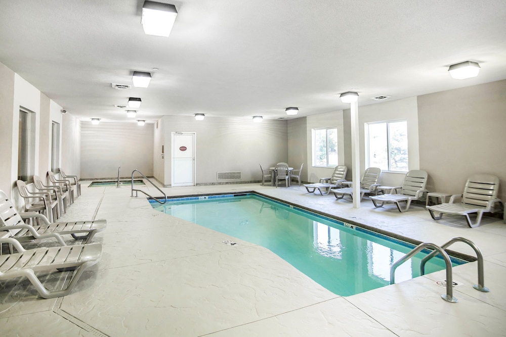 Quality Inn Parsons North - photo 15