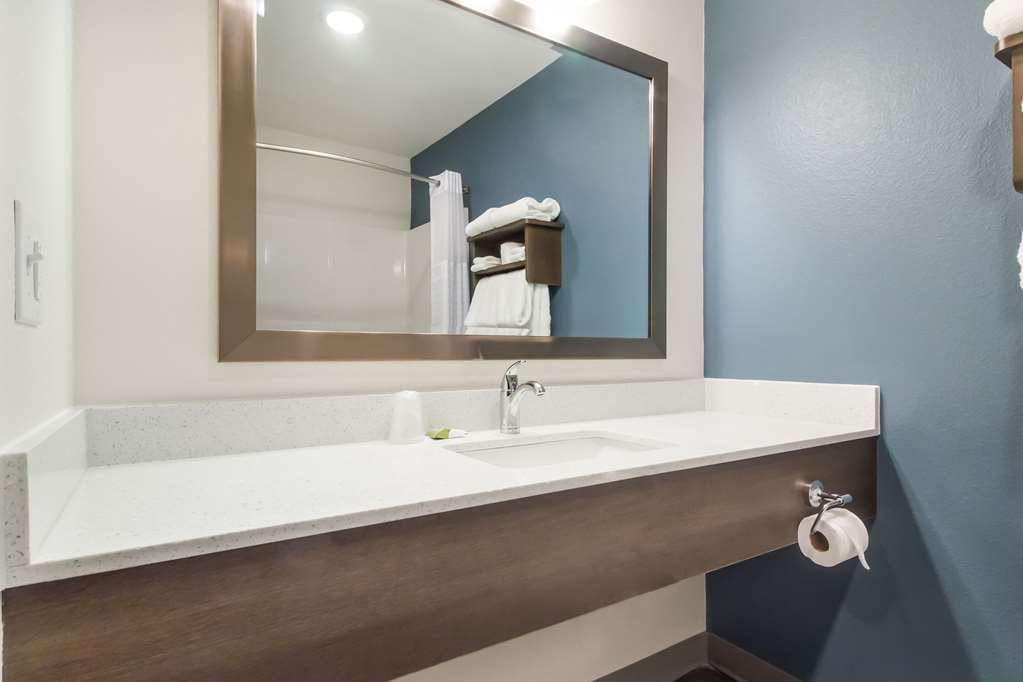 WoodSpring Suites Lake Jackson - photo 19