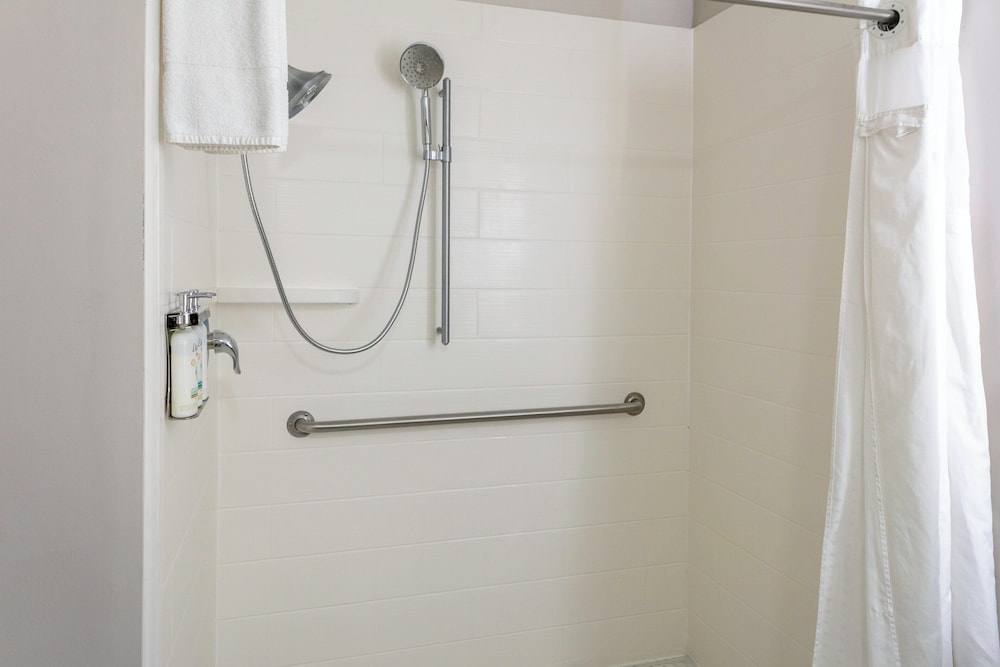 Holiday Inn Express Hotel & Suites Florence Northeast By Ihg - photo 11