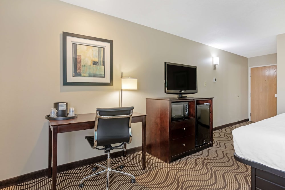 Best Western Plus Lonoke Hotel - photo 21