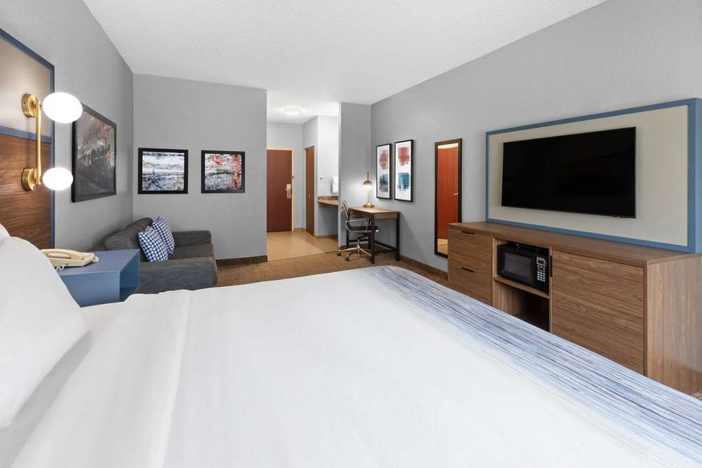 AmericInn by Wyndham Grinnell - photo 15