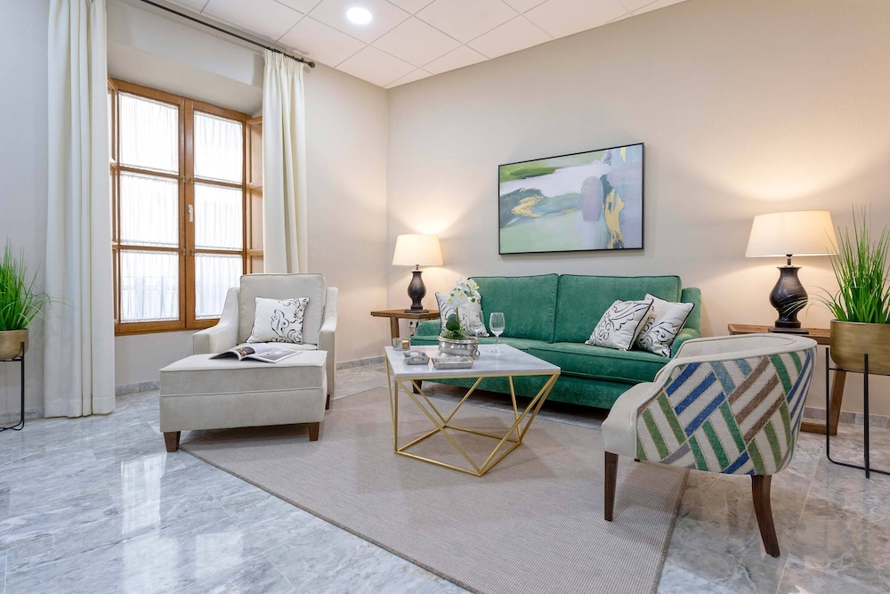 Elegant Stay Plaza de las Tendillas II — 4-Star Luxury Hotel in Cordoba, Spain