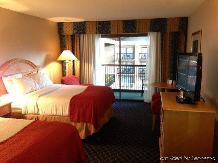 Caribbean Cove Hotel and Water Park - photo 6