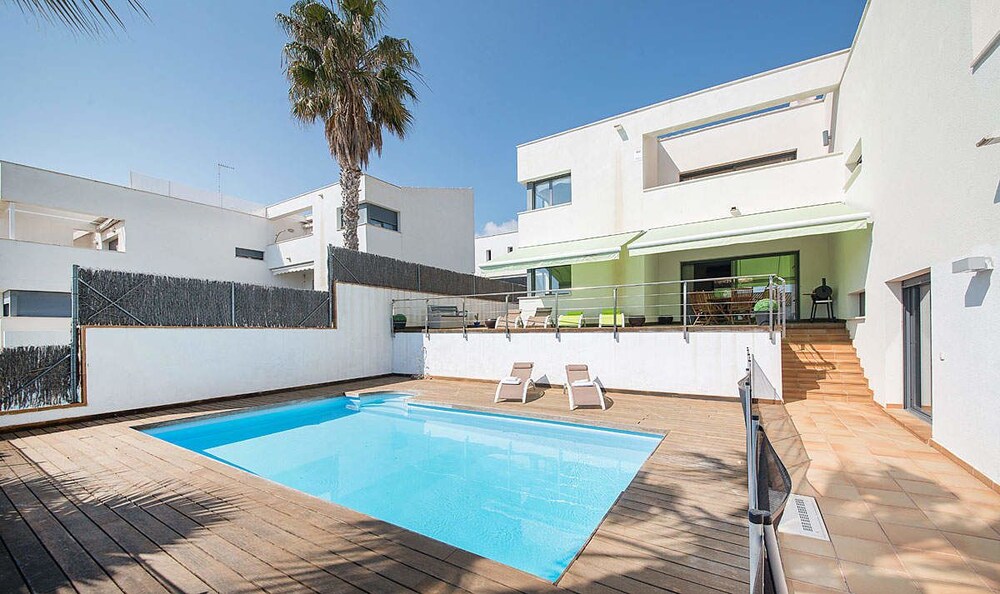 Villa Déjà Vu with stunning sea views — 4-Star Luxury Hotel in Calafell, Spain