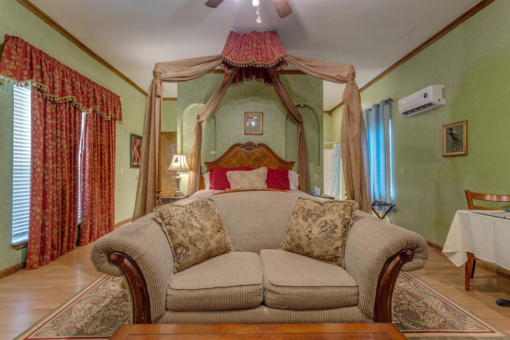 The Whispering Pines Inn Bed & Breakfast - photo 4
