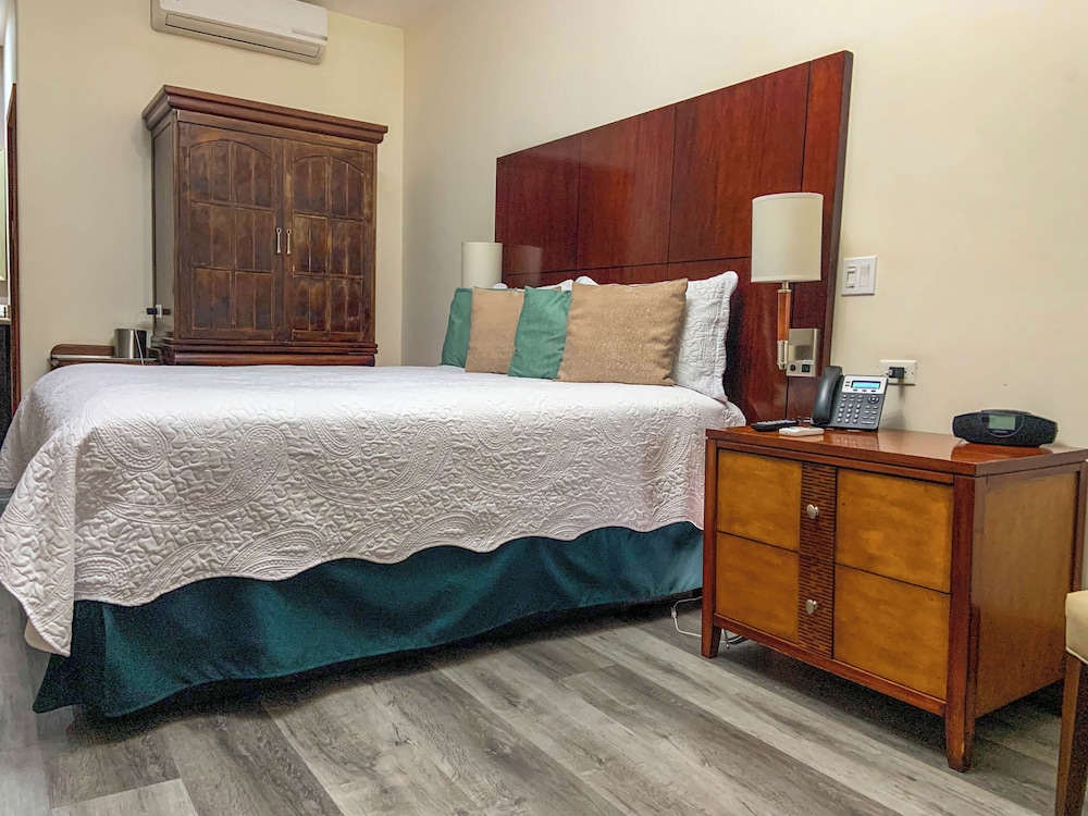 Hotel Hacienda Santana
