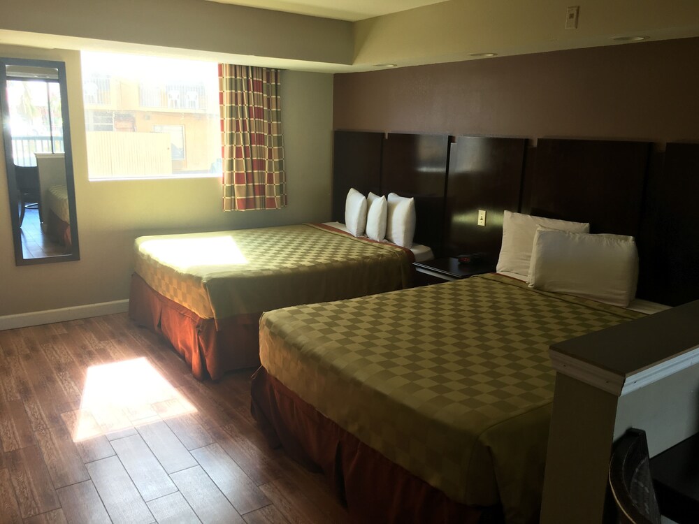 Boardwalk Inn and Suites - photo 10