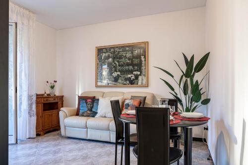 H11 Trilocale San Martino Sanremo Balcone — 4-Star Luxury Hotel in San Remo, Italy