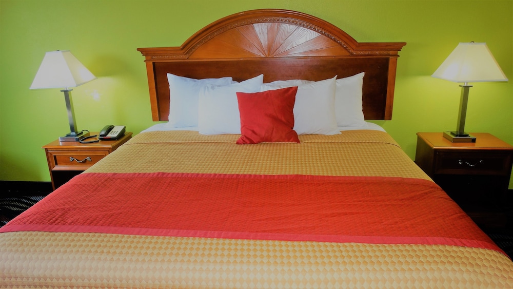 Oak Tree Inn & Suites - photo 8