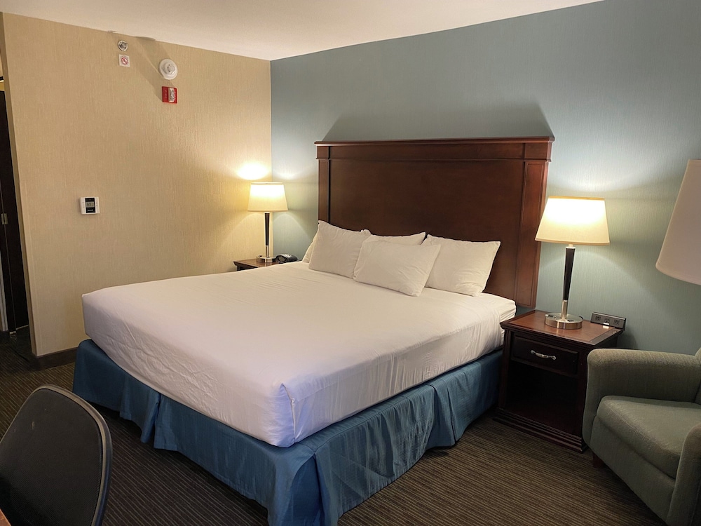EVEN Hotel Detroit North Troy - photo 3