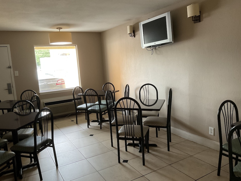 Super 8 by Wyndham Chattanooga East Ridge - photo 50
