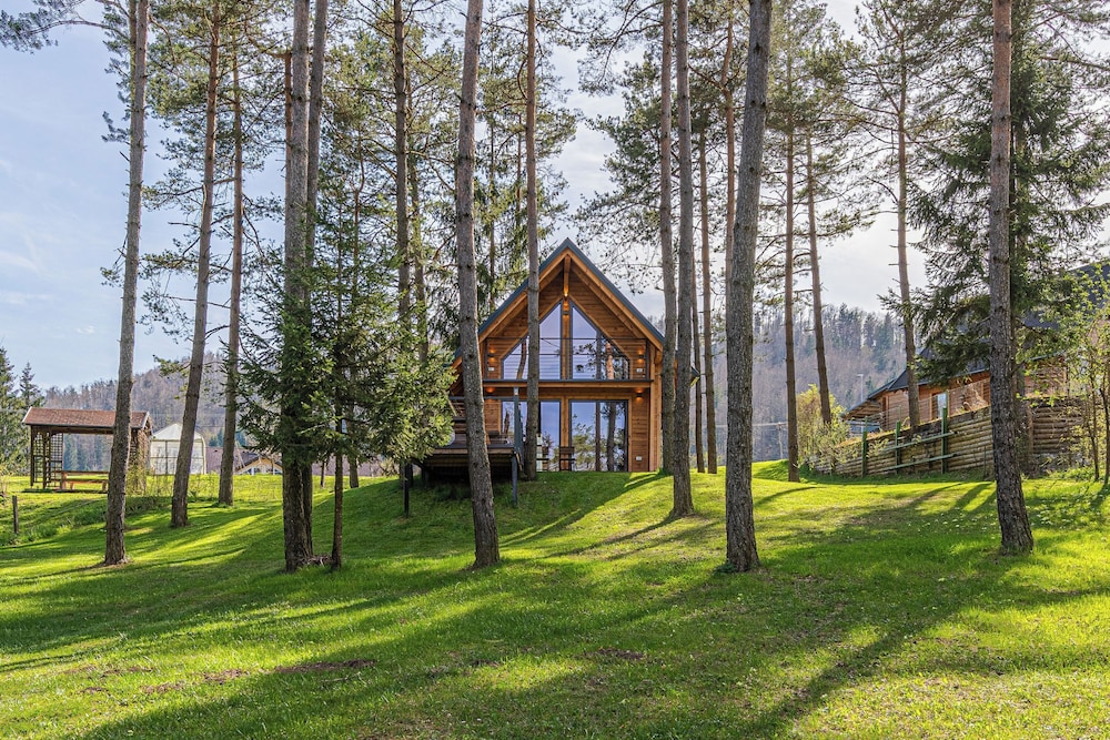 Hiša Zimazakon Bloke — 4-Star Luxury Hotel in Nova Vas, Slovenia