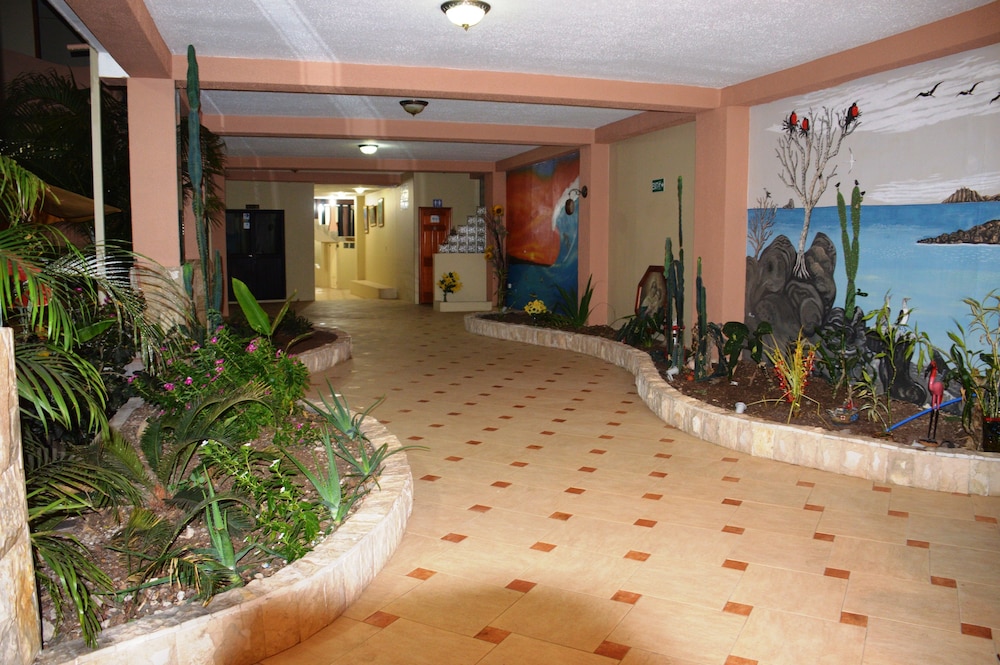 Grand Hotel Chatham — Puerto Baquerizo Moreno — photo 2