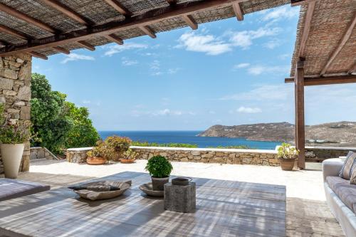 Calma Beach House — Ano Mera — photo 4