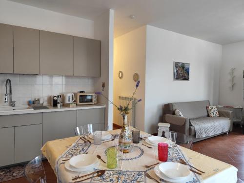La Casa di Giada Appartamento a Piano Terra in Villetta Con Aria Condizionata Wi Fi E Parcheggio Gratuito — 4-Star Luxury Hotel in Imperia, Italy