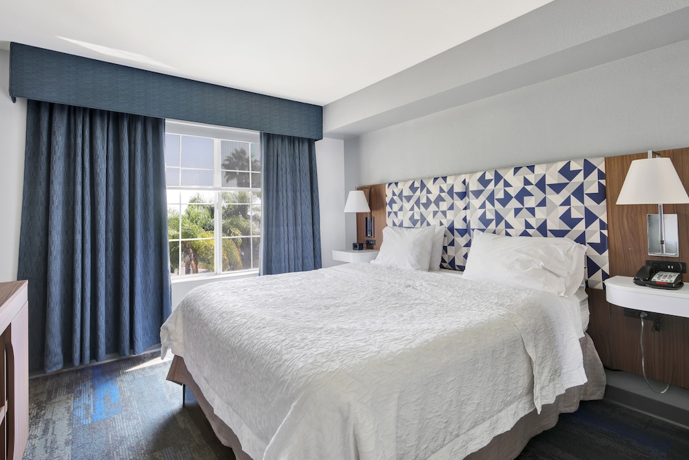 Hampton Inn & Suites Santa Ana Orange County Airport - photo 5