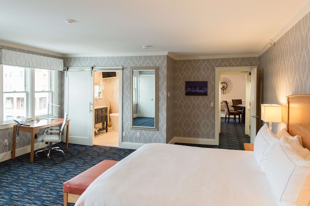 Capitol Plaza Hotel Montpelier Tapestry Collection by Hilton - photo 11