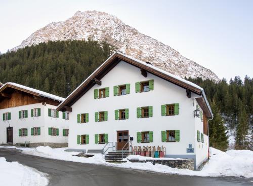 Stern LODGE im Bergparadies Lechtal — 4-Star Luxury Hotel in Kartitsch, Austria