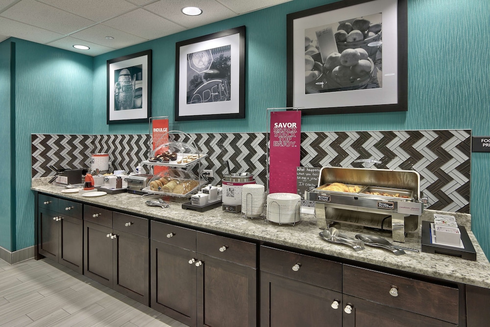Hampton Inn & Suites Albuquerque Airport - photo 36