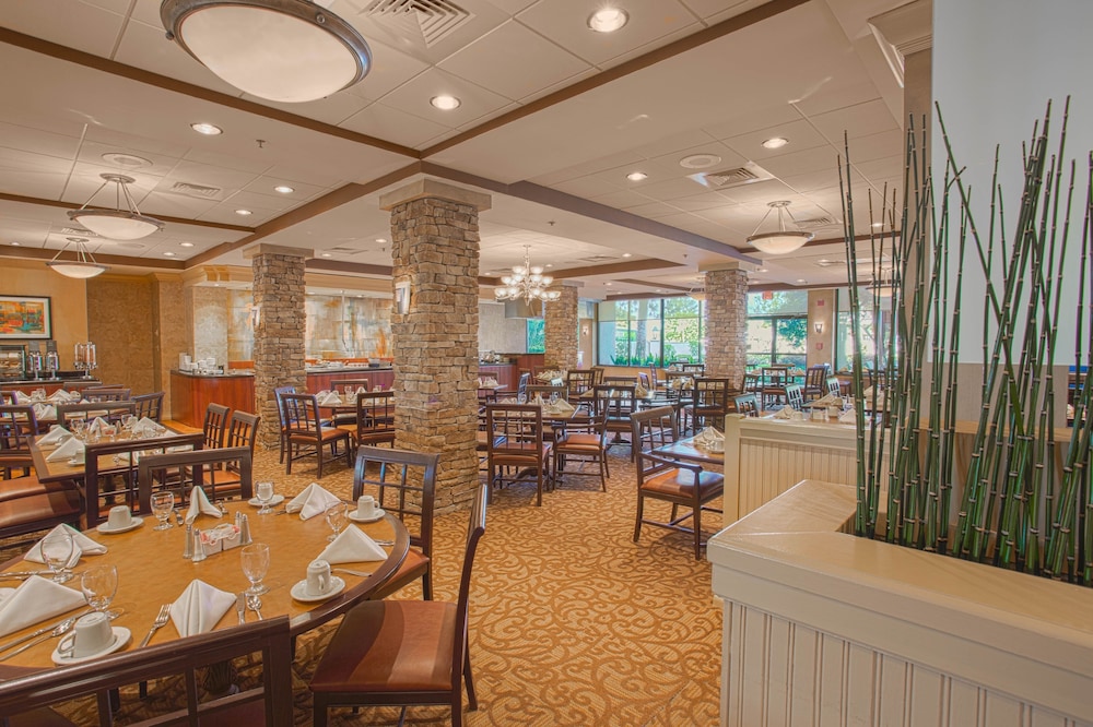 Crowne Plaza Executive Center Baton Rouge by IHG - photo 87