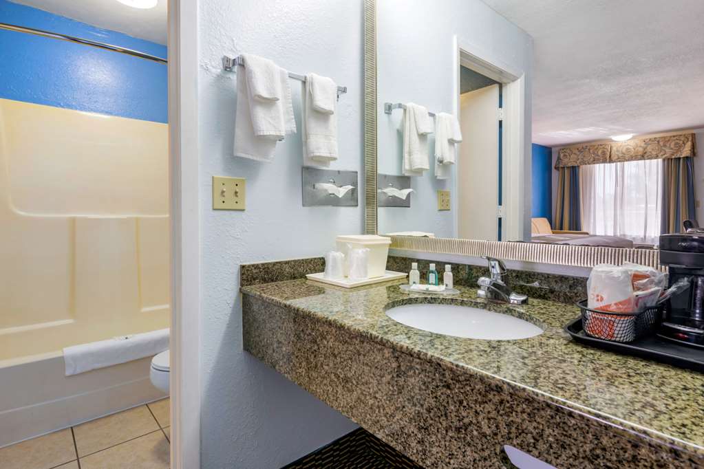 Quality Inn Sarasota North Near Lido Key Beach - photo 14