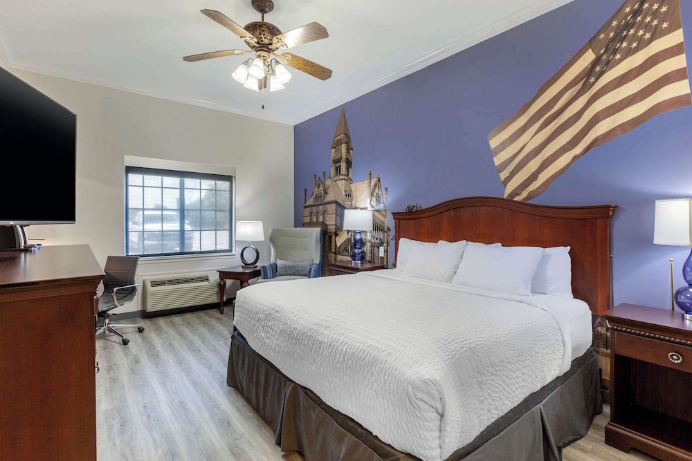 Clarion Pointe Sulphur Springs - photo 6