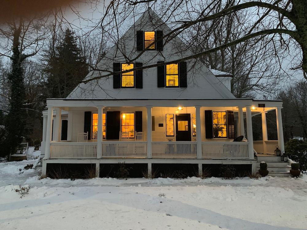 Olde Captains Inn - photo 4