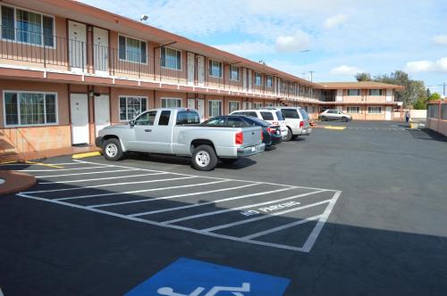Gateway Inn Fairfield - photo 11