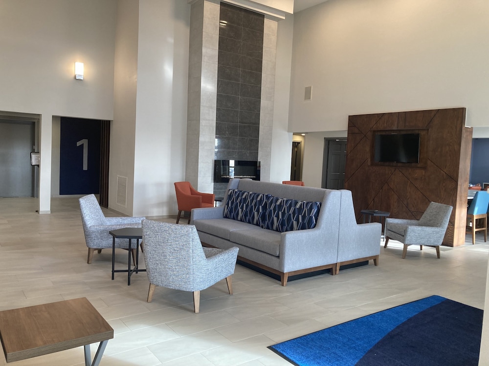 Holiday Inn Express & Suites Port Washington by IHG - photo 56