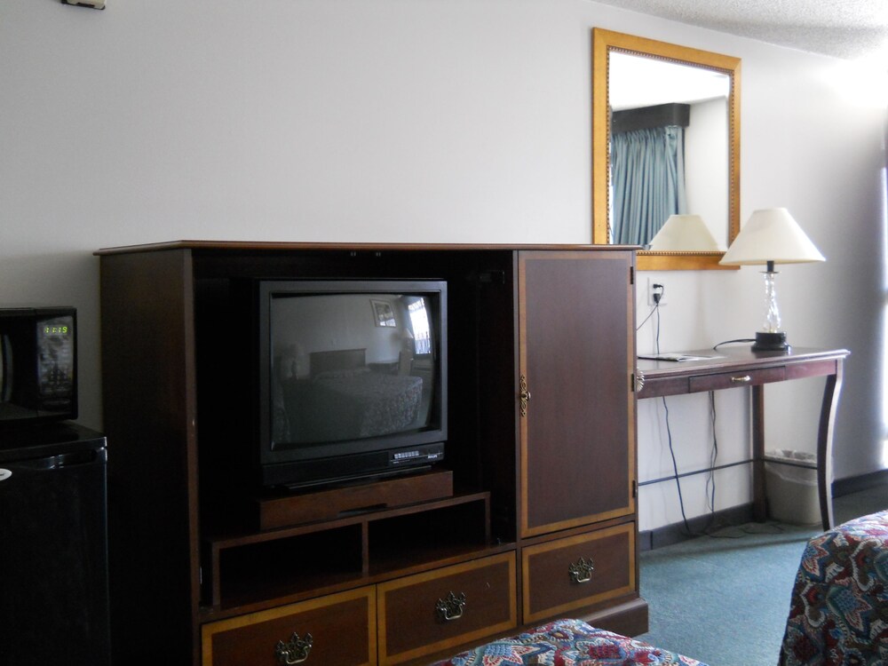 Value Inn Milwaukee Airport South - photo 11