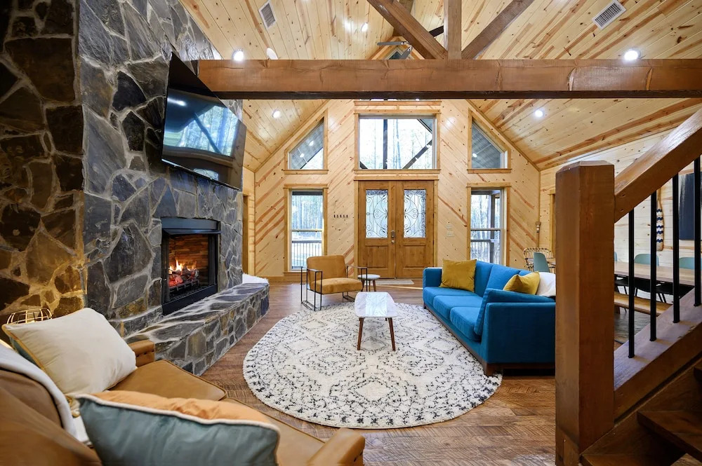 Massive Hochatown Lodge W Spa Basketball & More — 4-Star Luxury Hotel in Broken Bow, United States