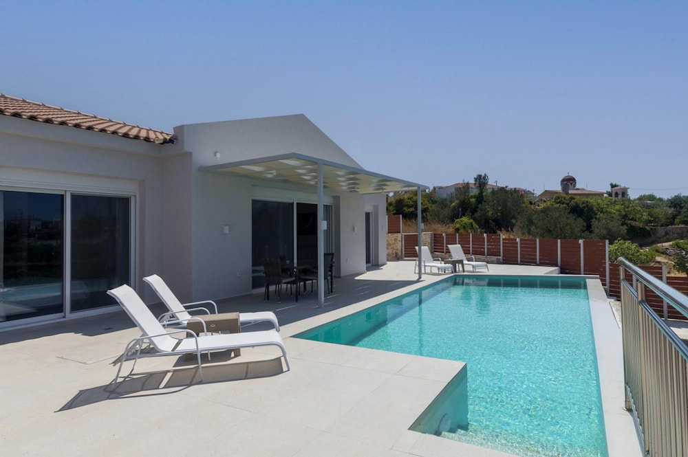 Casa di Pietra With 2 Bedrooms and 3 Bathrooms — 4-Star Luxury Hotel in Kefalonia, Greece