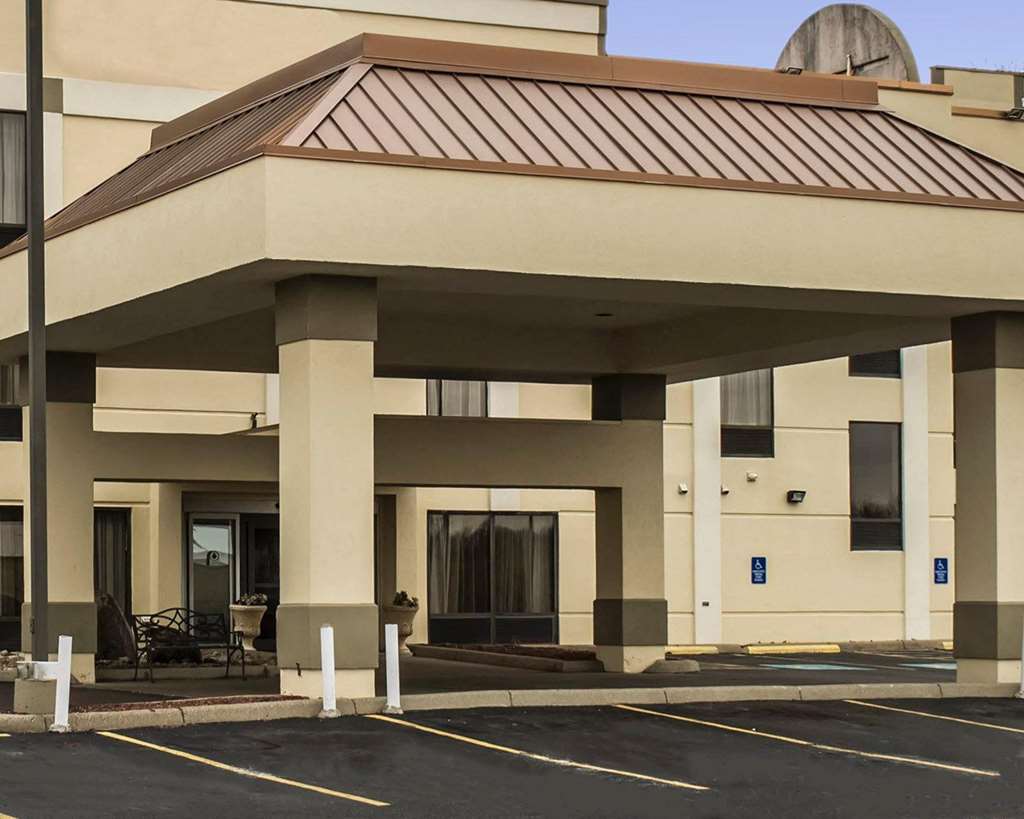 Econo Lodge — Akron