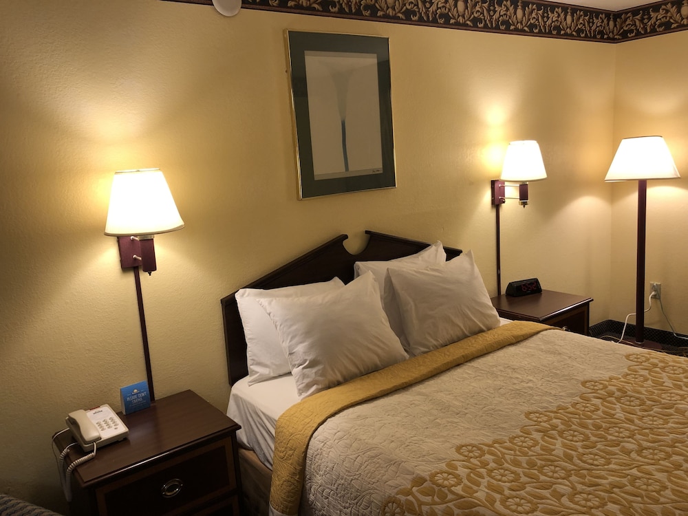 Days Inn & Suites by Wyndham Youngstown Girard Ohio - photo 6
