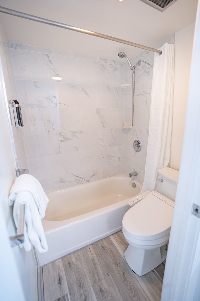 Waikiki Banyan Condo Located One Block From Waikiki Beach by Koko Resort Vacation Rentals - photo 118