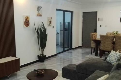 Spacious 3bed 3bath Sleeps 6 Close to Yaya Center