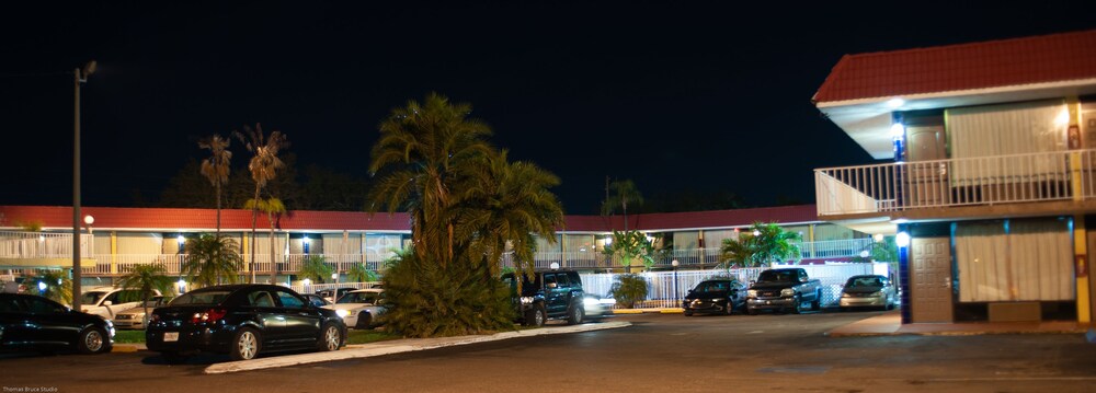 Express Inn & Suites 5 Miles from St Petersburg Clearwater Airport - photo 20