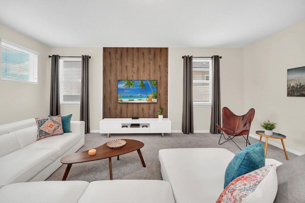 Chic Resort Villa: Themed Rooms Pool & Game Room - photo 23