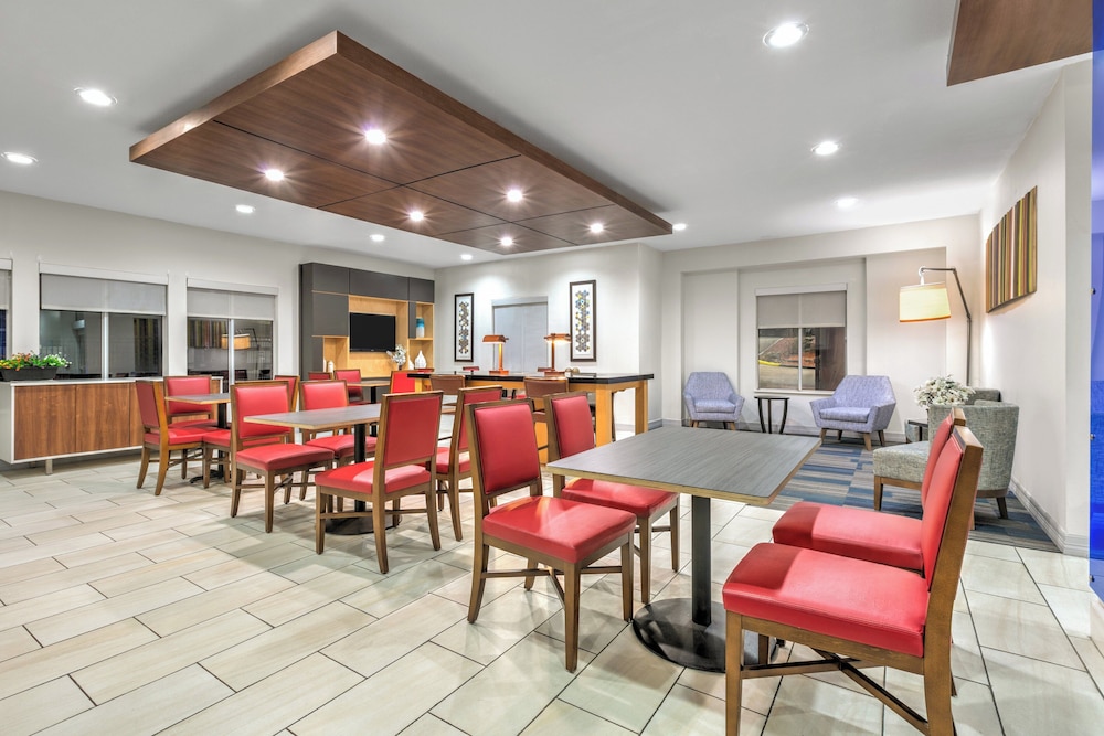 Holiday Inn Express Hotel & Suites Livingston - photo 12