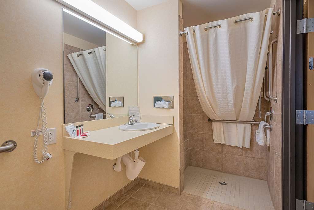 Days Inn by Wyndham Manitou Springs - photo 20