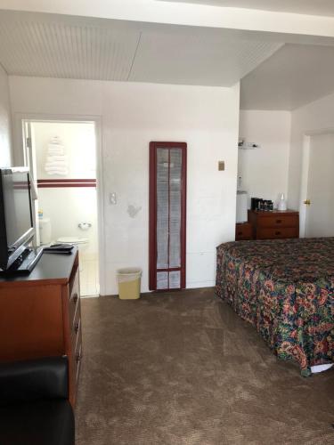 Antler Motel - photo 15