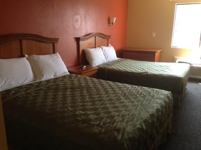 Econo Motor Inn - photo 10