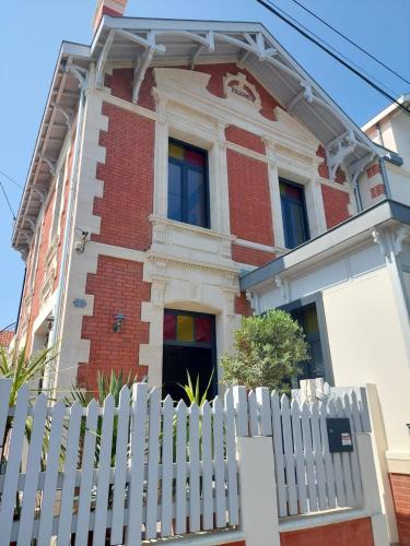 Arcachonnaise Centre Ville 500m de la Plage in Arcachon, France